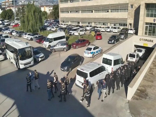 Sahte Polis Kıyafetiyle Kripto Vurgunu! 4 Milyon Dolarlık Soygunda Dehşet Görüntüler